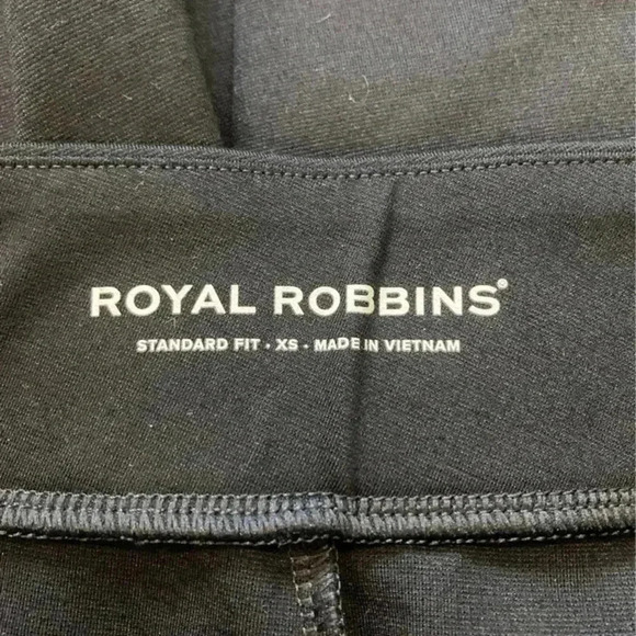 Royal Robbins black skirt in size xs - Picture 3 of 3